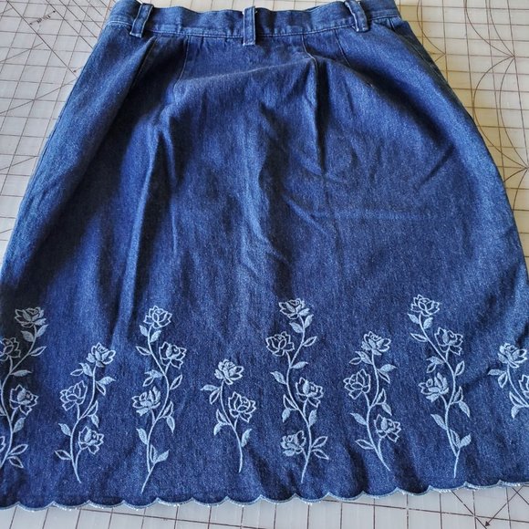 Liz Claiborne Denim Mini Skirt with embroidery size 6 - Picture 3 of 5
